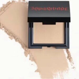 Reina Rebelde On Your Face Finishing Powder in Perla